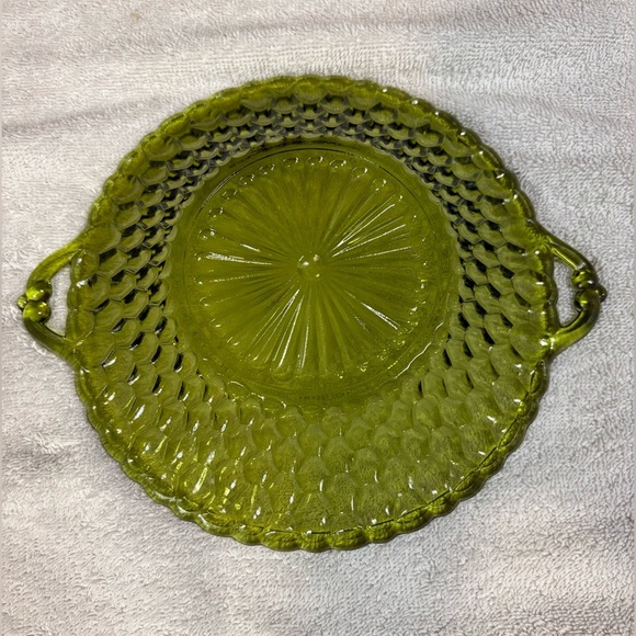 Vintage Indiana Green Glass Honeycomb Serving Dish w/Handles 7.5” Diameter - Picture 3 of 7